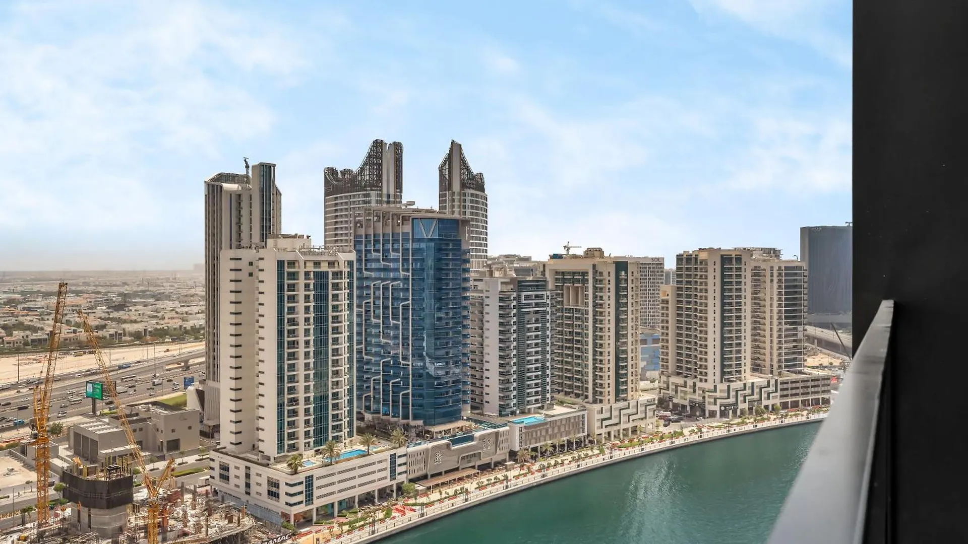 Modern Studio Private Jacuzzi Canal View Dubai Apartment
