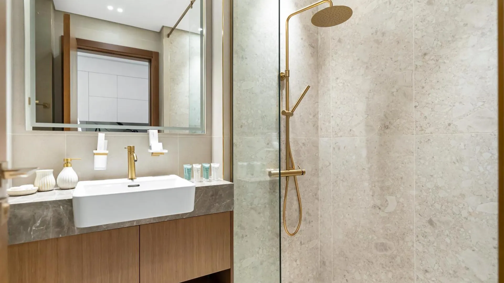 Modern Studio Private Jacuzzi Canal View Dubai Apartment
